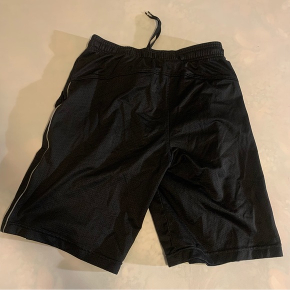 Under Armour Mens Black Shorts Small - Picture 2 of 4